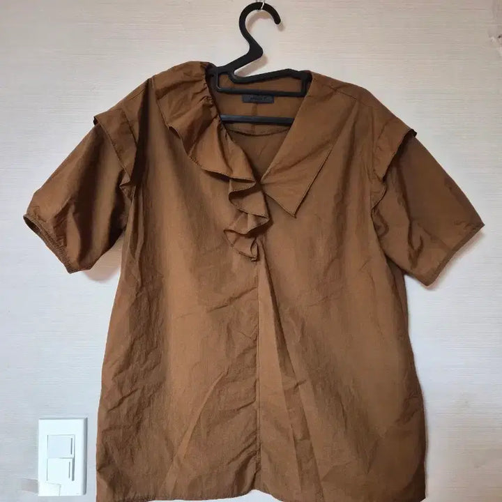 [BUNJANG] Affair T Brown Short Sleeve Blouse / Affair T 브라운 반팔 블라우스