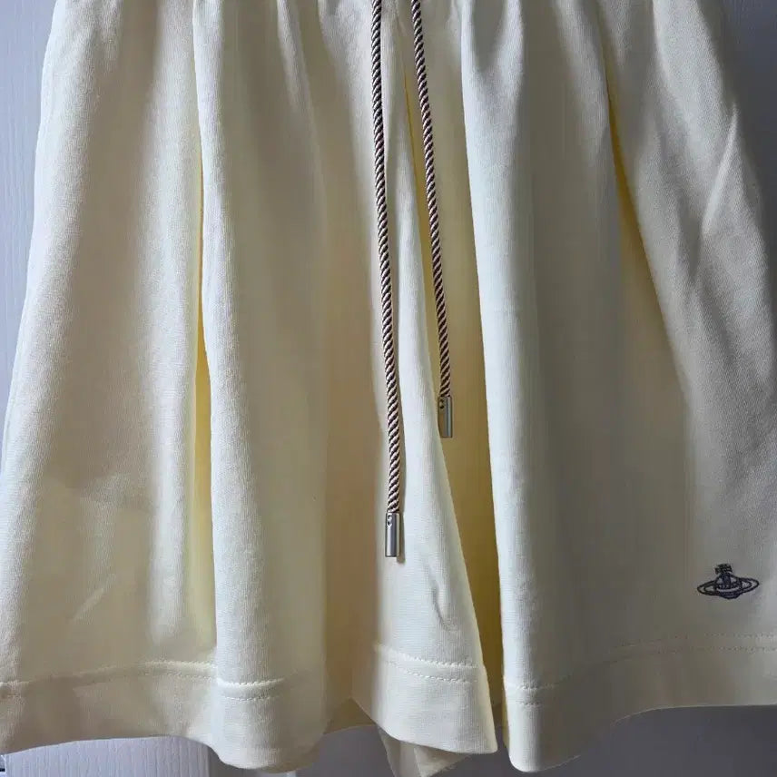 [BUNJANG] Vivienne Westwood Cream Shorts / 비비안 웨스트우드 크림색 숏 팬츠