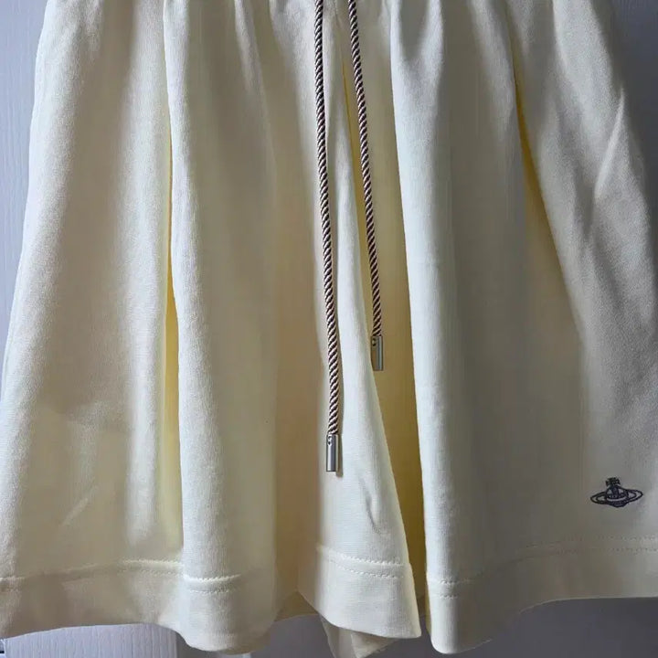 [BUNJANG] Vivienne Westwood Cream Shorts / 비비안 웨스트우드 크림색 숏 팬츠