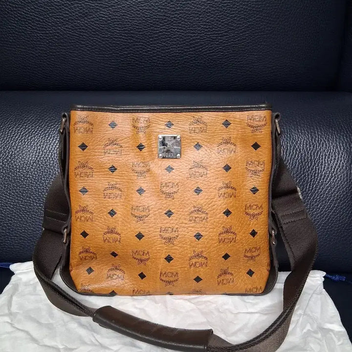 [BUNJANG] MCM Hwato Bisetos Crossbody Bag / MCM 황토비세토스 크로스백