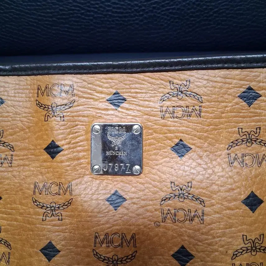 [BUNJANG] MCM Hwato Bisetos Crossbody Bag / MCM 황토비세토스 크로스백