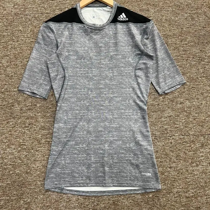 [BUNJANG] Adidas Techfit Climawarm Performance Short Sleeve T-Shirt / 아디다스 테크핏 기능성 반팔티 100
