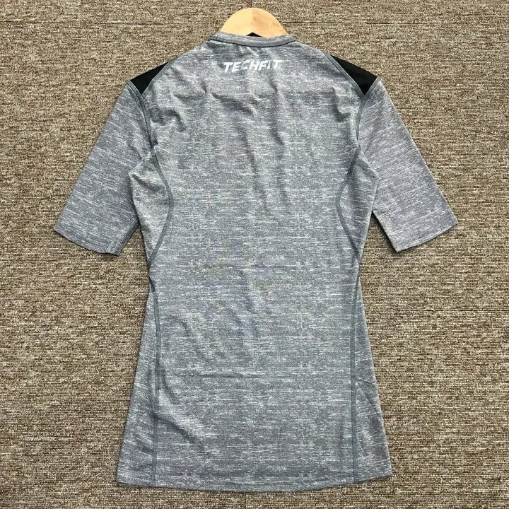[BUNJANG] Adidas Techfit Climawarm Performance Short Sleeve T-Shirt / 아디다스 테크핏 기능성 반팔티 100
