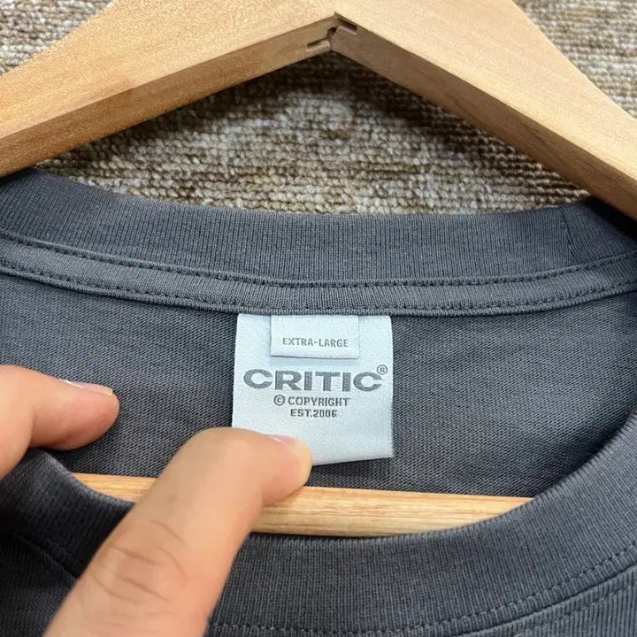 [BUNJANG] Critic Graphic T-Shirt XL / 크리틱 그래픽 반팔티 XL
