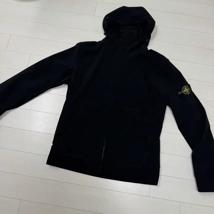 [BUNJANG] Stone Island Light Soft Shell Jacket L / 스톤아일랜드 라이트 소프트 쉘 L 사이즈