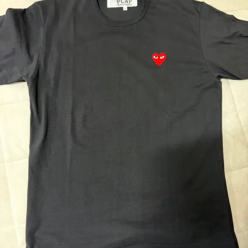 [BUNJANG] Comme des Garçons Red Heart Logo T-Shirt / 꼼데가르송 레드 하트 로고 반팔 티셔츠