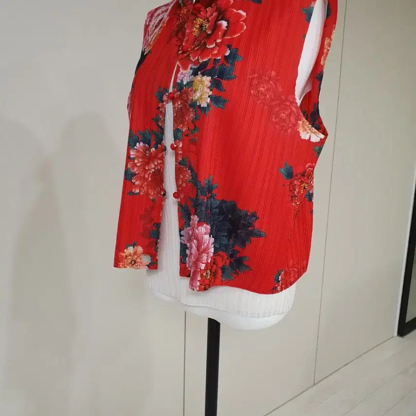 [BUNJANG] Pleated Flower Print Red Vest / 플리츠 플라워 프린트 레드 조끼