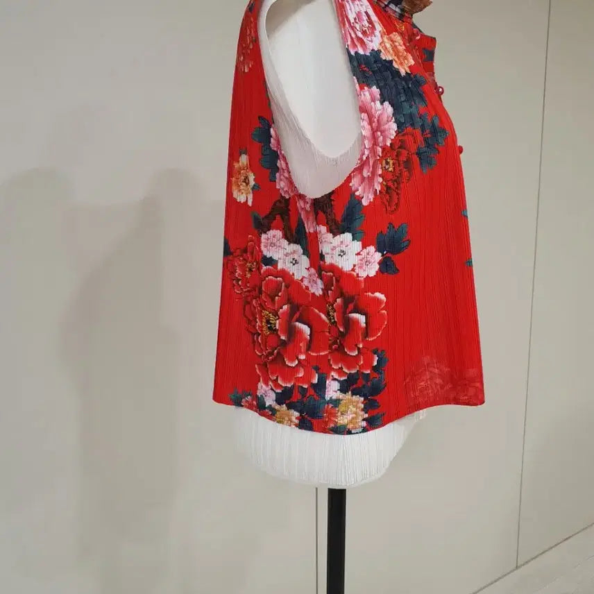 [BUNJANG] Pleated Flower Print Red Vest / 플리츠 플라워 프린트 레드 조끼