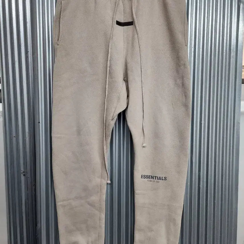 [BUNJANG] Fear of God Essentials Logo Jogger Sweatpants / (L)피어오브갓 에센셜 조거 스웻팬츠 9.9
