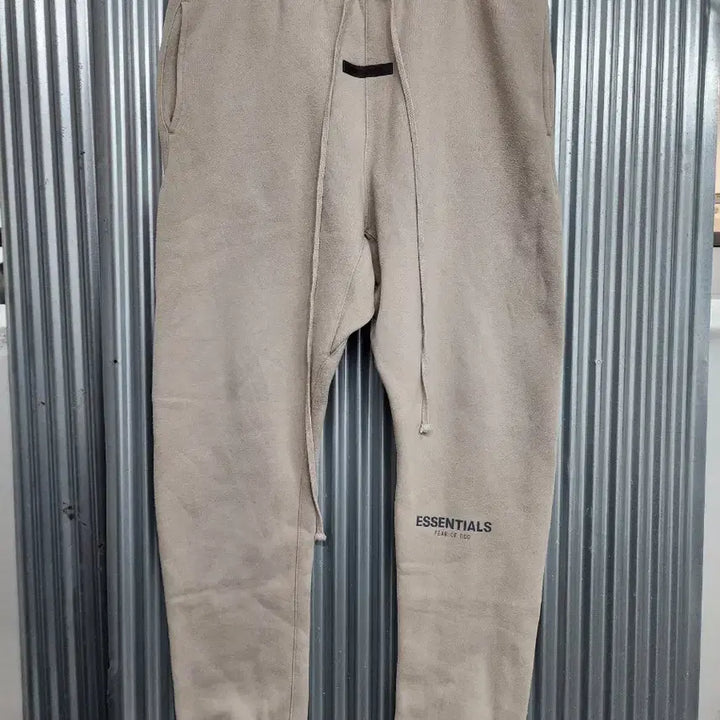 [BUNJANG] Fear of God Essentials Logo Jogger Sweatpants / (L)피어오브갓 에센셜 조거 스웻팬츠 9.9