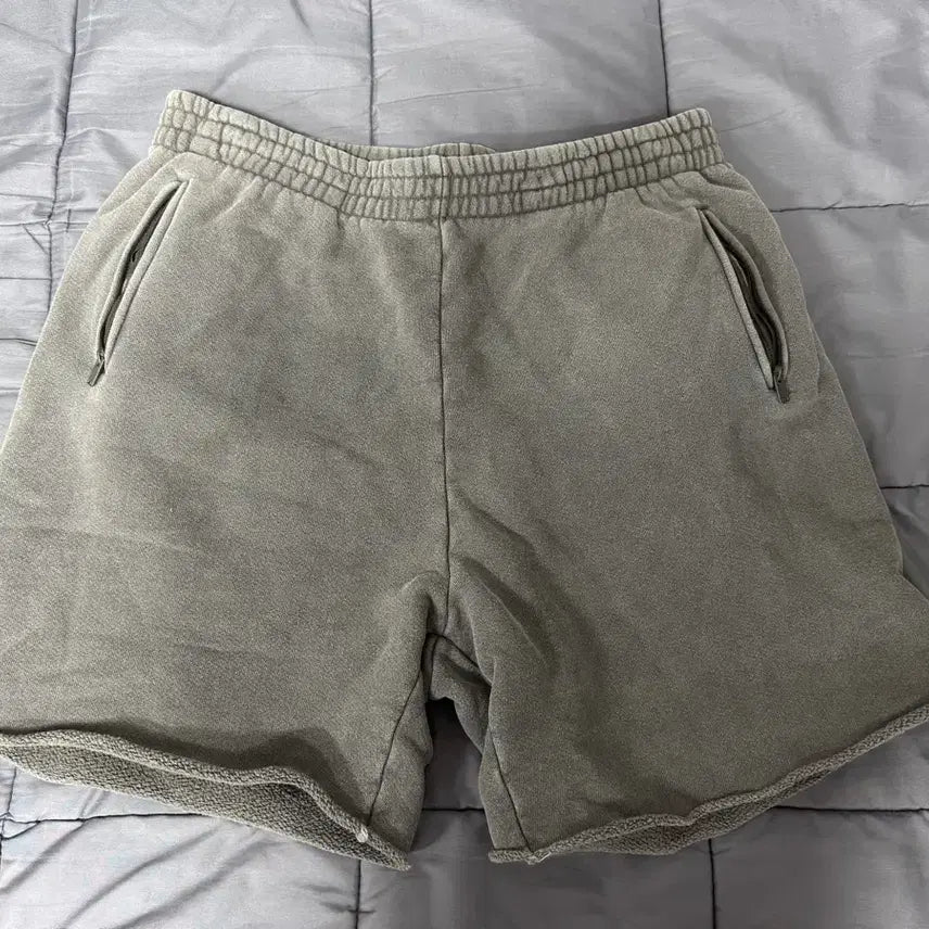 [BUNJANG] Yeezy Season 6 Shorts Medium / yeezy season 6 shorts ㅍㅍ 미디움