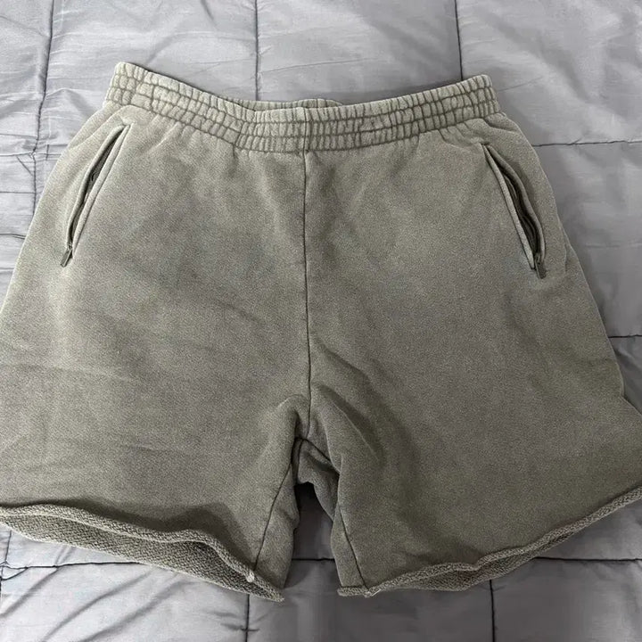 [BUNJANG] Yeezy Season 6 Shorts Medium / yeezy season 6 shorts ㅍㅍ 미디움