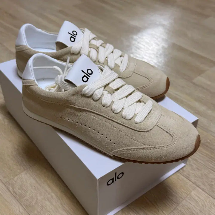 [BUNJANG] Alo Yoga Sunset Sneaker Sandstone Ivory / 알로요가 스니커즈