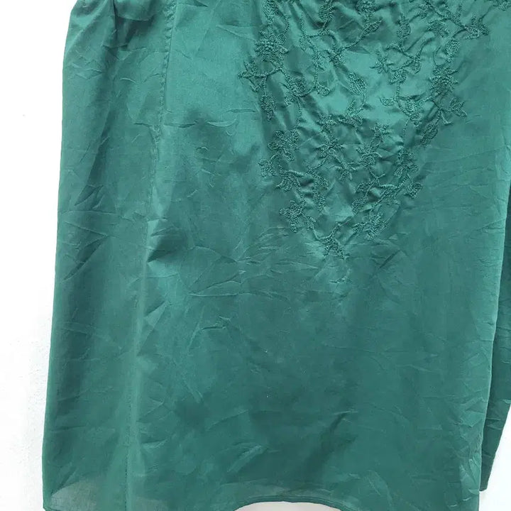 [BUNJANG] Uniqlo Green Embroidered Sleeveless Blouse XL / 새상품) 유니클로 그린 자수 민소매 블라우스