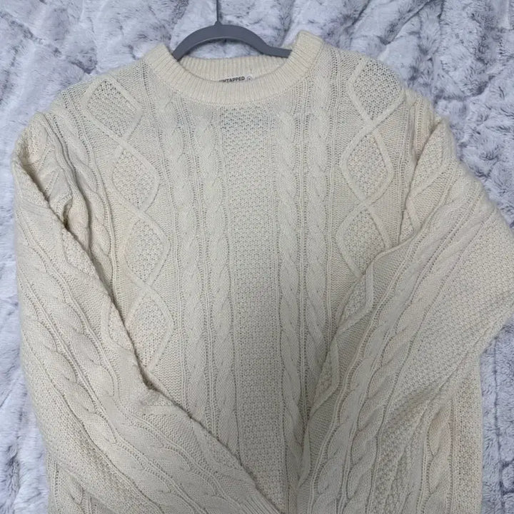[BUNJANG] Untapped Studio Aran Cable Knit Round Sweater / 라운드 니트