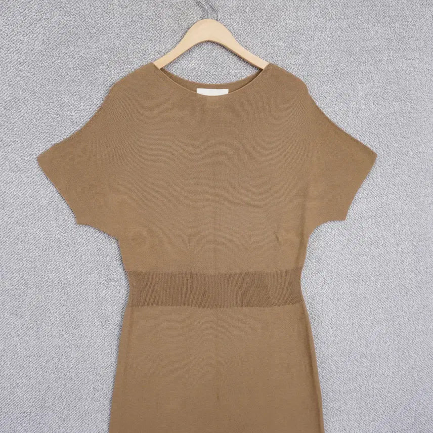 [BUNJANG] Floaty Hole-Garment Long Short-Sleeve Dress - Light Beige / 플로티 홀가먼트 진베이지 롱 반팔 원피스 free