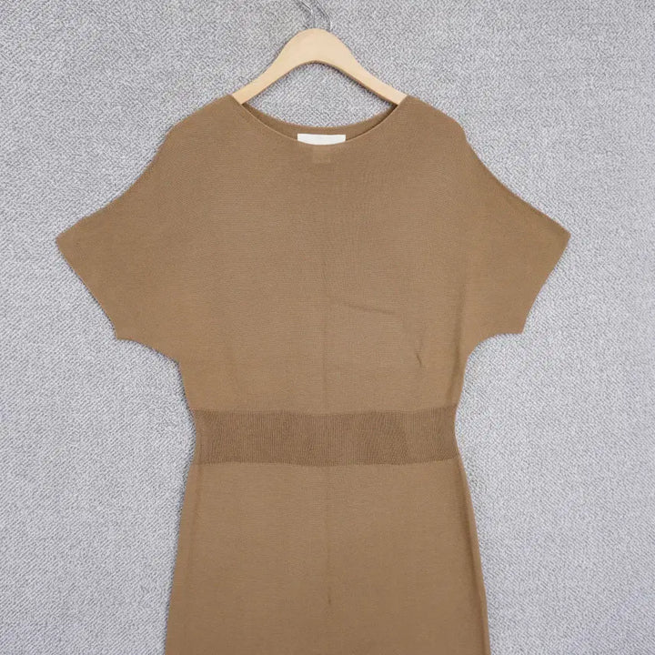 [BUNJANG] Floaty Hole-Garment Long Short-Sleeve Dress - Light Beige / 플로티 홀가먼트 진베이지 롱 반팔 원피스 free