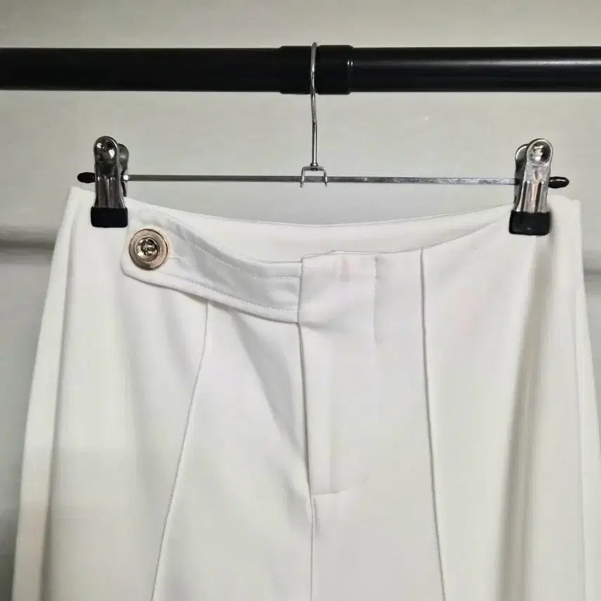 [BUNJANG] White Slim Fit Bootcut Slacks - Size 55 / 새옷 55) 화이트 늘씬핏 부츠컷 슬랙스
