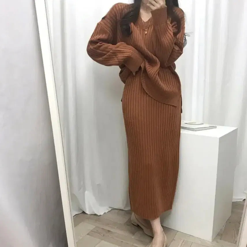 [BUNJANG] V-Neck Knit Two-Piece Set with Long Skirt / 새상품.니트 투피스 세트 V넥 롱스커트 (색상두번째사진)