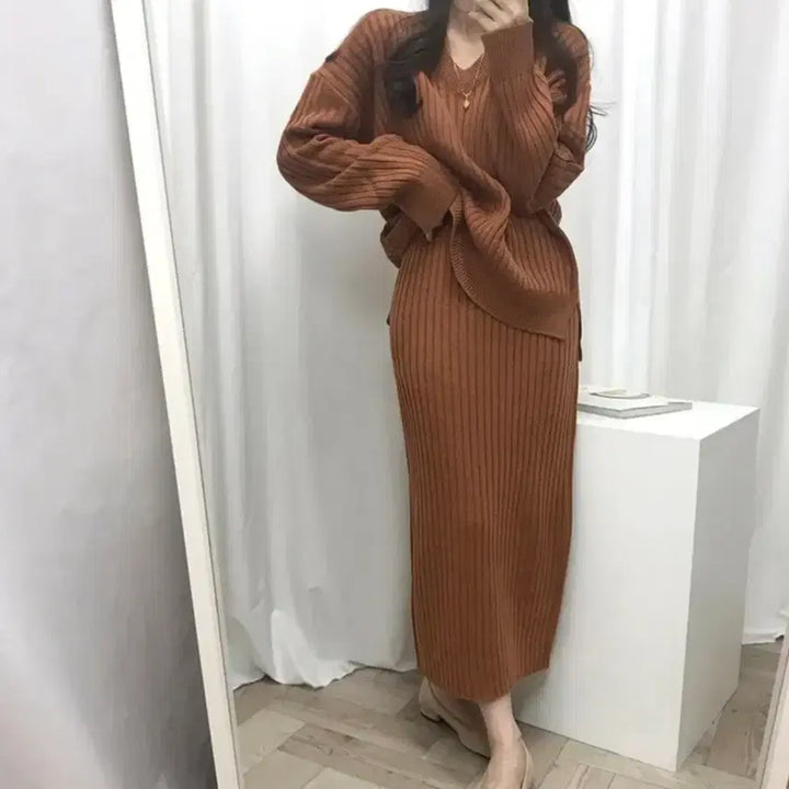[BUNJANG] V-Neck Knit Two-Piece Set with Long Skirt / 새상품.니트 투피스 세트 V넥 롱스커트 (색상두번째사진)