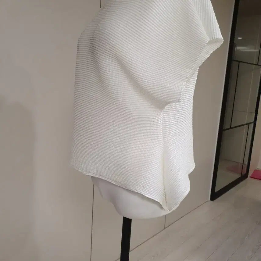 [BUNJANG] White Pleated Short-Sleeve Blouse / 화이트 플리츠 반팔 블라우스