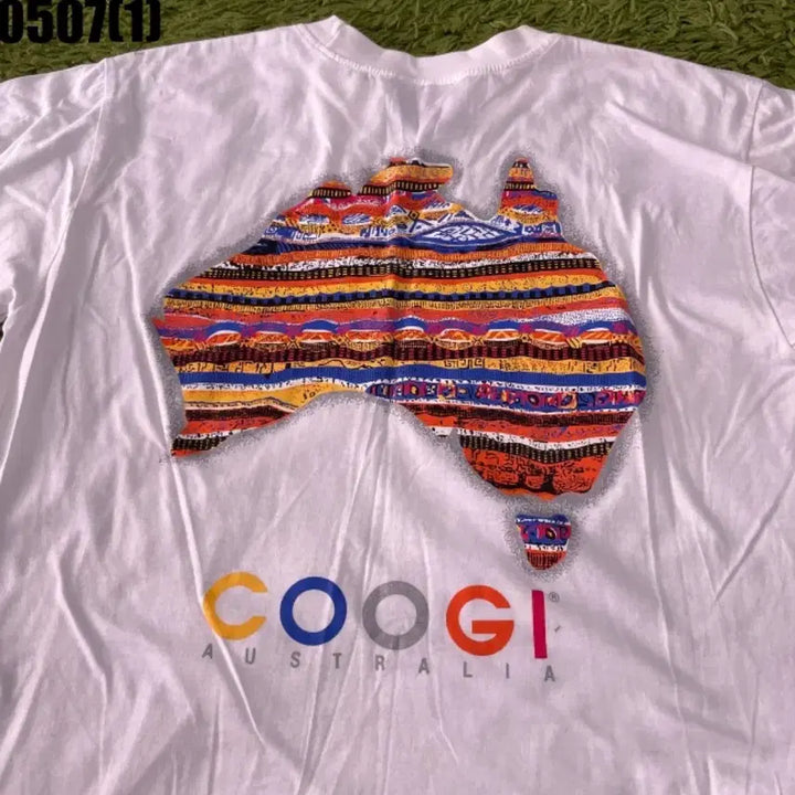 [BUNJANG] Koozzi Australia Graphic T-Shirt White Multi-color L / 쿠지 호주 티셔츠 화이트 멀티컬러 L