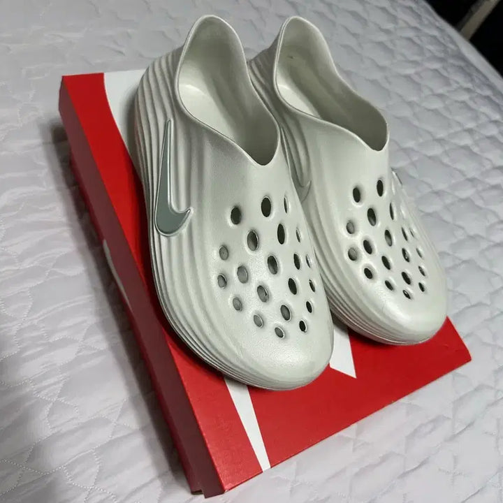 [BUNJANG] Nike Rejuvenate Spruce Aura Light Silver / 나이키  리주버네이트 스프루스 아우라 라이트 실버 260