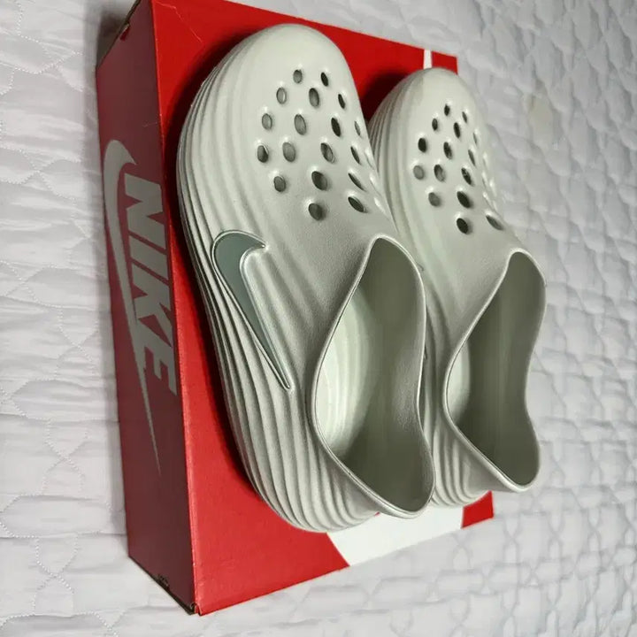 [BUNJANG] Nike Rejuvenate Spruce Aura Light Silver / 나이키  리주버네이트 스프루스 아우라 라이트 실버 260