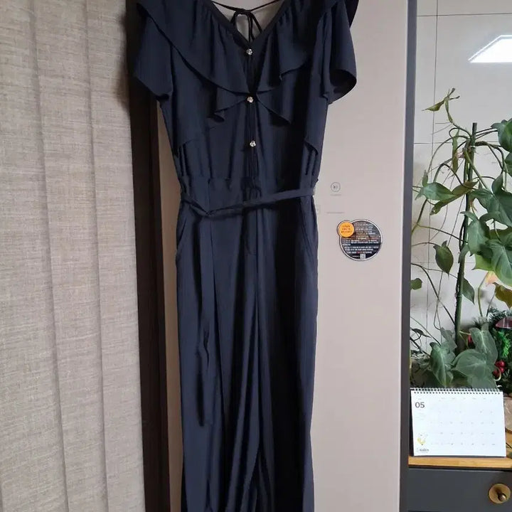 [BUNJANG] DEWL Ruffle Strap Jumpsuit / 듀엘 러플 스트랩 점프슈트