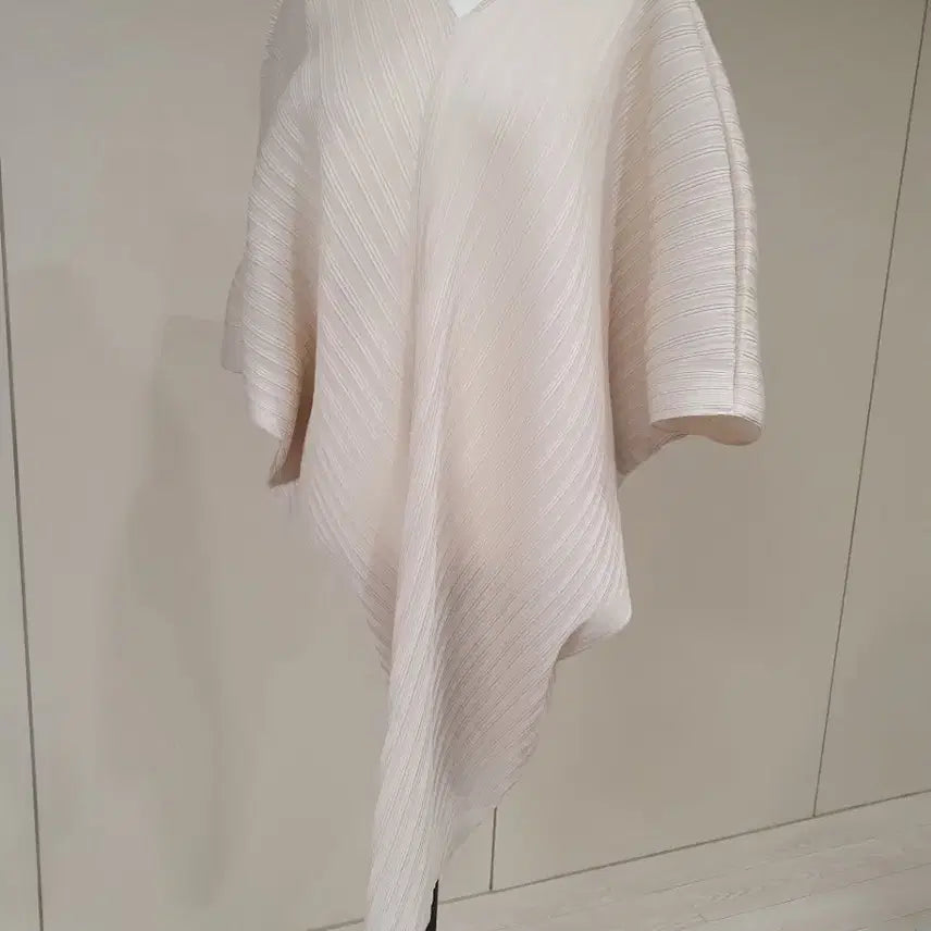 [BUNJANG] Pleated V-Neck Dress Ivory / 플리츠 V넥 원피스 아이보리