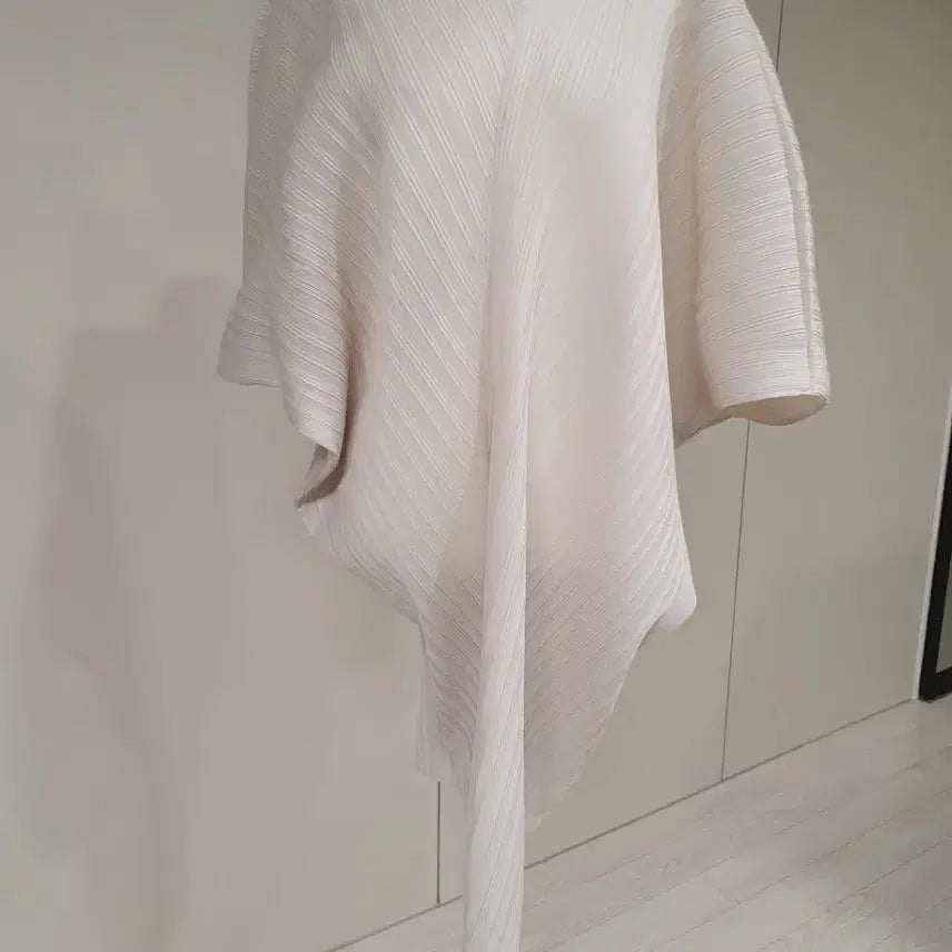 [BUNJANG] Pleated V-Neck Dress Ivory / 플리츠 V넥 원피스 아이보리