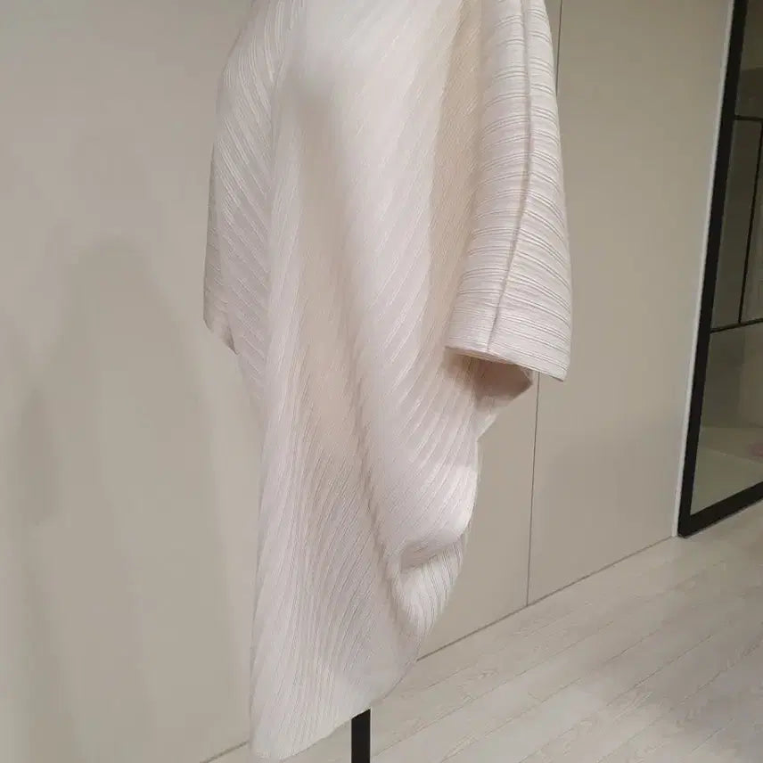 [BUNJANG] Pleated V-Neck Dress Ivory / 플리츠 V넥 원피스 아이보리