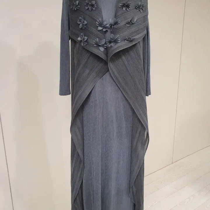 [BUNJANG] Pleated Flower Long Dress Cardigan Set / 플리츠 플라워 롱 원피스 가디건 세트
