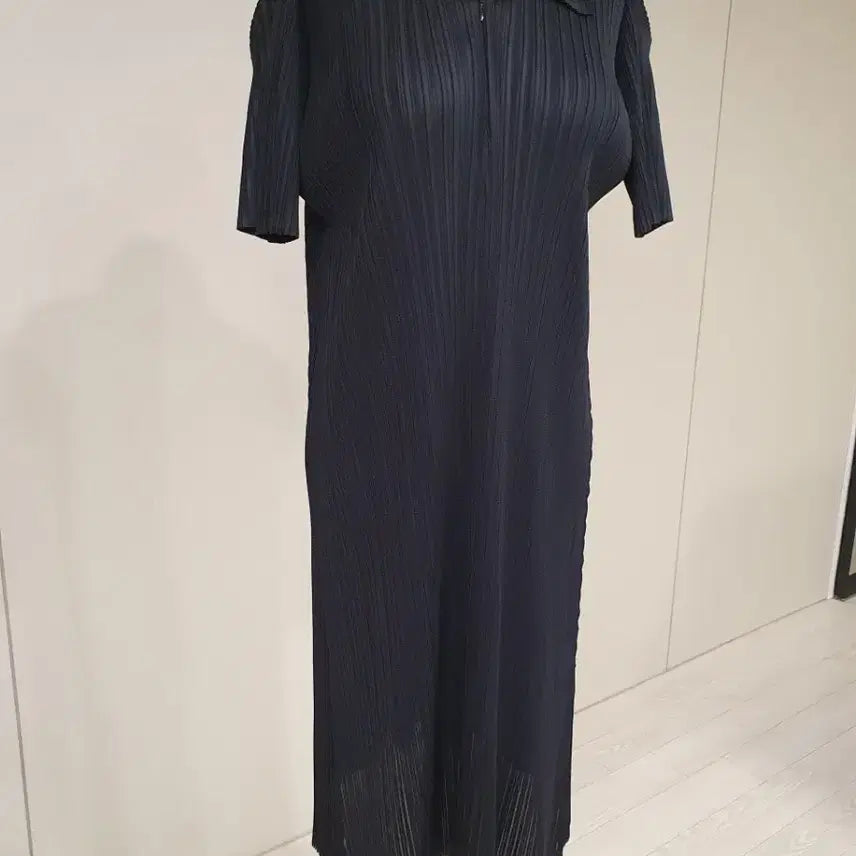[BUNJANG] Black Pleated Short-Sleeve Long Dress / 블랙 플리츠 반팔 롱 원피스