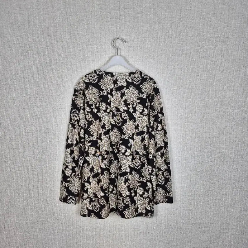 [BUNJANG] Rayon Blend Black Flower Pattern Top / 레이온혼방 블랙 플라워 패턴 상의