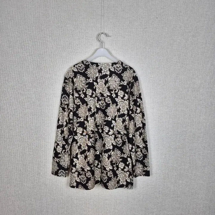 [BUNJANG] Rayon Blend Black Flower Pattern Top / 레이온혼방 블랙 플라워 패턴 상의