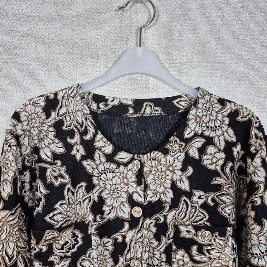 [BUNJANG] Rayon Blend Black Flower Pattern Top / 레이온혼방 블랙 플라워 패턴 상의