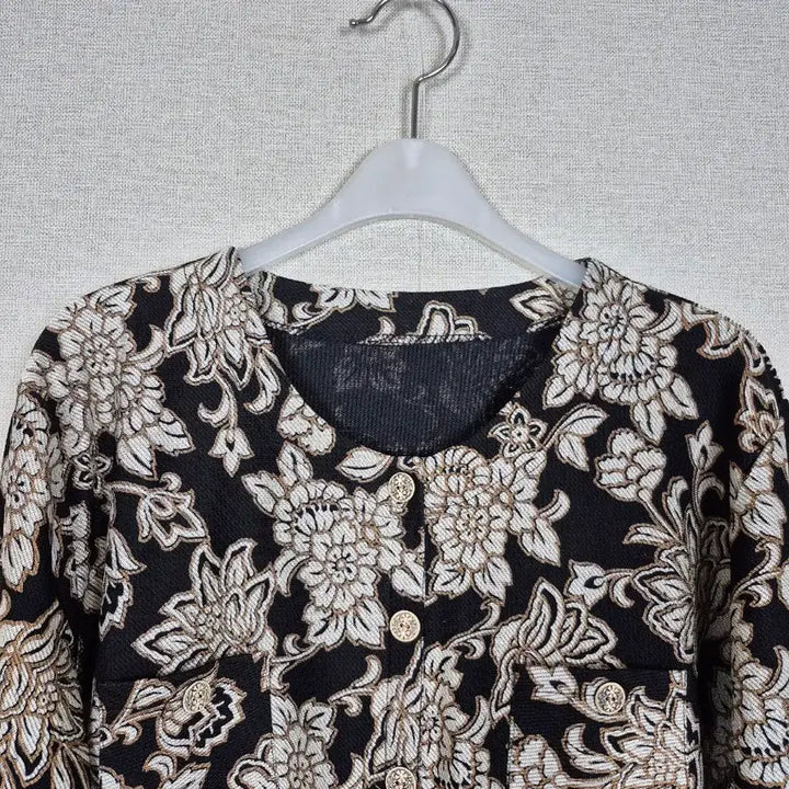 [BUNJANG] Rayon Blend Black Flower Pattern Top / 레이온혼방 블랙 플라워 패턴 상의