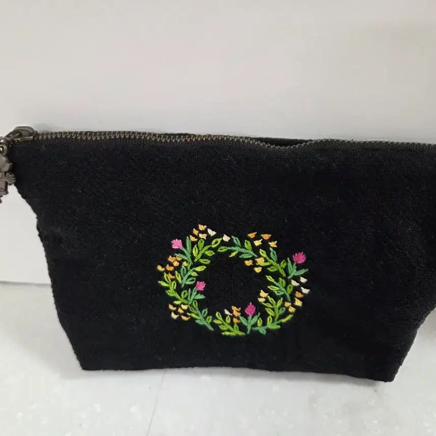 [BUNJANG] Hand-Embroidered Pouch / 프랑스자수 파우치
