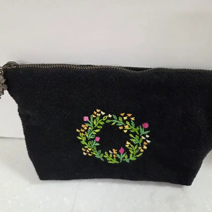[BUNJANG] Hand-Embroidered Pouch / 프랑스자수 파우치