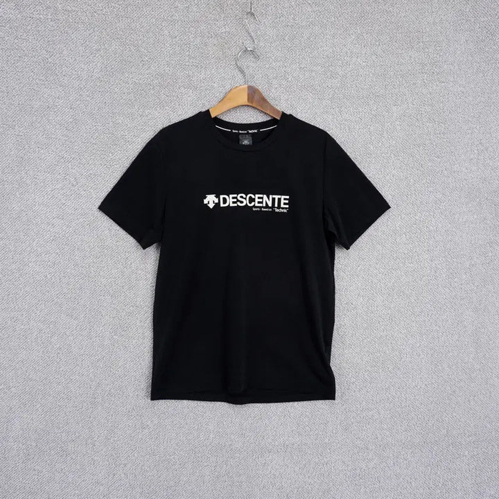 [BUNJANG] Descente Unisex Functional Printing Short Sleeve T-Shirt Size 95 / 데상트 공용 기능성 프린팅 반팔 티셔츠 95size