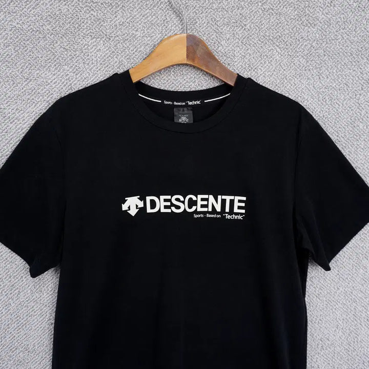 [BUNJANG] Descente Unisex Functional Printing Short Sleeve T-Shirt Size 95 / 데상트 공용 기능성 프린팅 반팔 티셔츠 95size