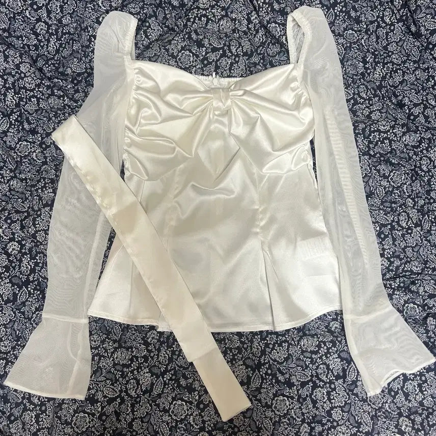 [SOLD OUT] 힐다 고희 실키 스완 리본 블라우스 화이트