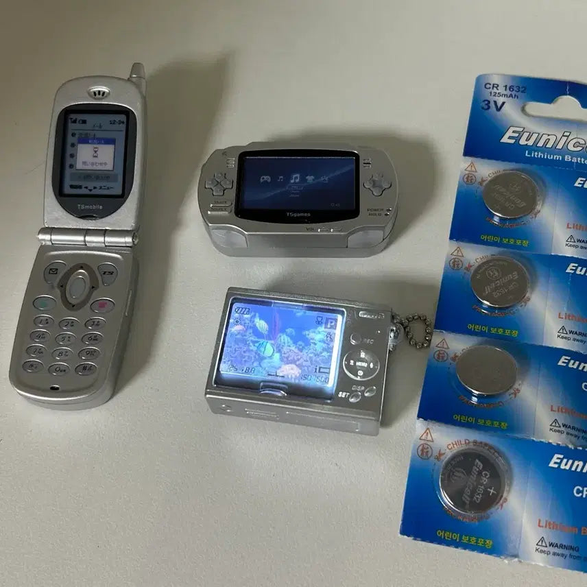[BUNJANG] Toy Spirit Recording Gacha Silver Bundle Set (Flip Phone, Game Console, Camera) / 녹음가챠 실버 일괄(토이스피릿 가라케 폴더폰 피처폰,게임기,카메라