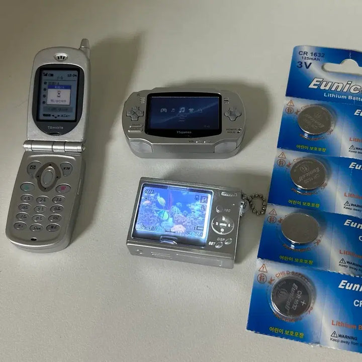 [BUNJANG] Toy Spirit Recording Gacha Silver Bundle Set (Flip Phone, Game Console, Camera) / 녹음가챠 실버 일괄(토이스피릿 가라케 폴더폰 피처폰,게임기,카메라