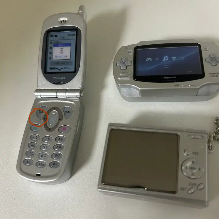 [BUNJANG] Toy Spirit Recording Gacha Silver Bundle Set (Flip Phone, Game Console, Camera) / 녹음가챠 실버 일괄(토이스피릿 가라케 폴더폰 피처폰,게임기,카메라