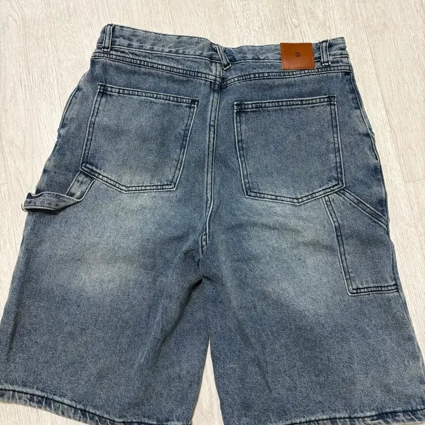 [BUNJANG] Bio-Washed Carpenter Bermuda Denim Pants - Light Blue / 바이오워싱 카펜터 버뮤다 데님 팬츠_라이트블루