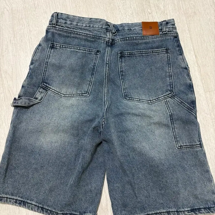 [BUNJANG] Bio-Washed Carpenter Bermuda Denim Pants - Light Blue / 바이오워싱 카펜터 버뮤다 데님 팬츠_라이트블루