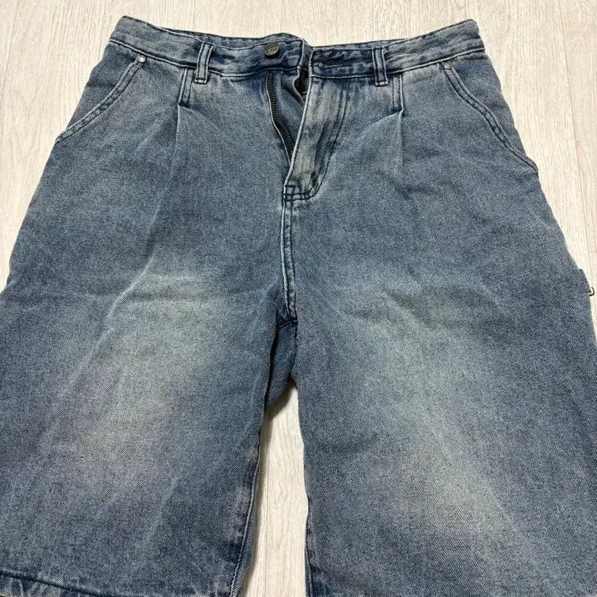[BUNJANG] Bio-Washed Carpenter Bermuda Denim Pants - Light Blue / 바이오워싱 카펜터 버뮤다 데님 팬츠_라이트블루