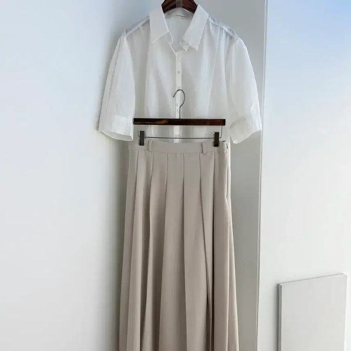 [BUNJANG] Cream Light Beige Pleated Skirt - B Grade / 교신안함)크림연베 플리츠 스커트-b급